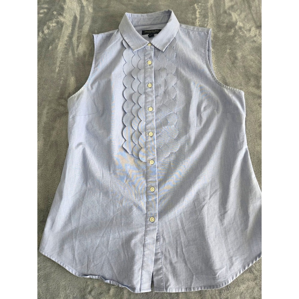 Banana Republic The Riley Women's Size 10 Blue Sleeveless Scalloped Button Top